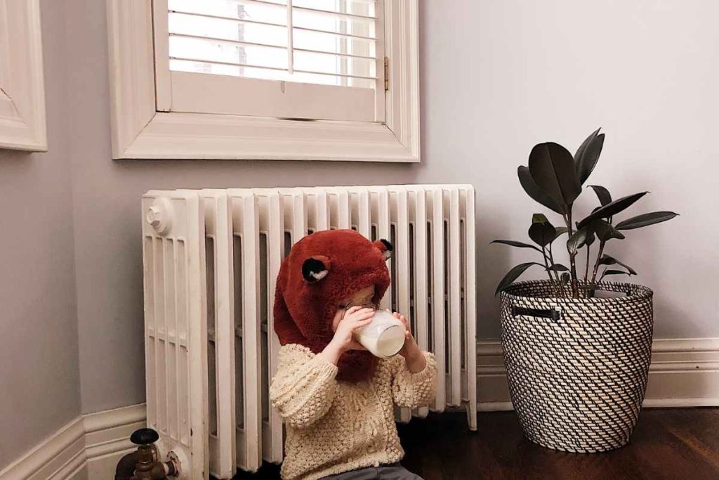 Aquecendo o quarto da criança com o aquecedor