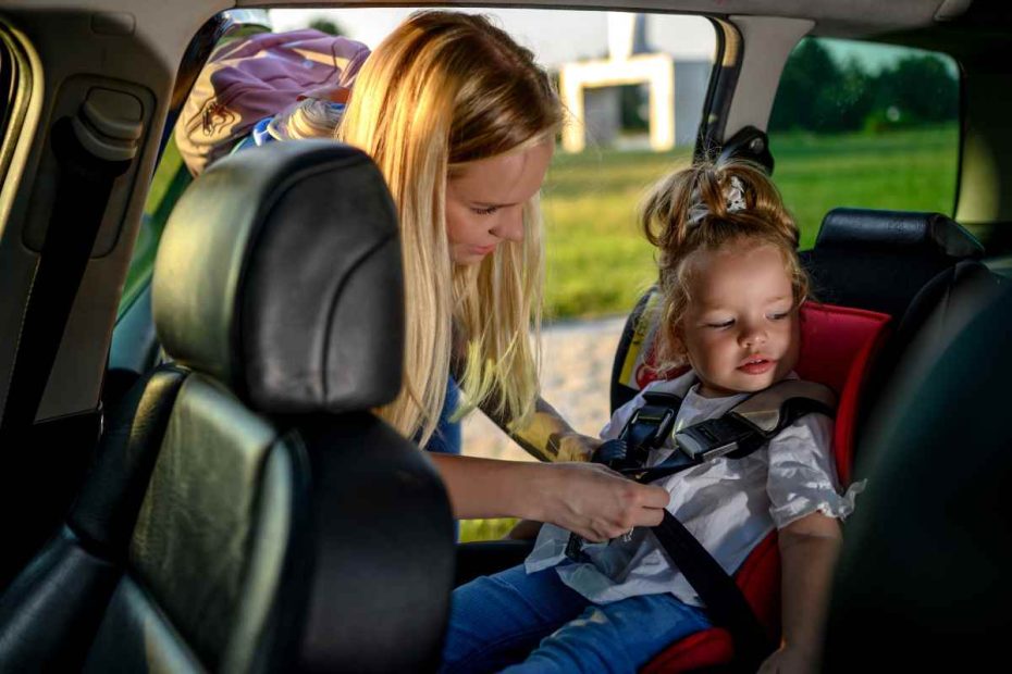 instalar a cadeirinha para auto na lateral