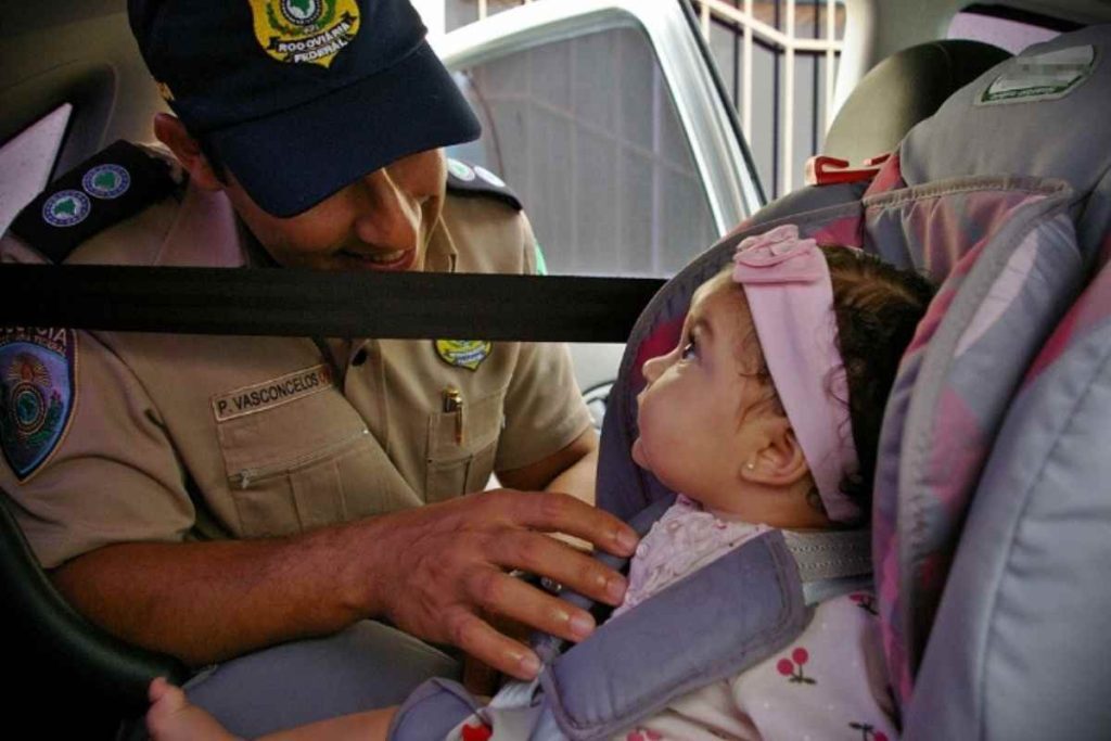 lei da cadeirinha polícia